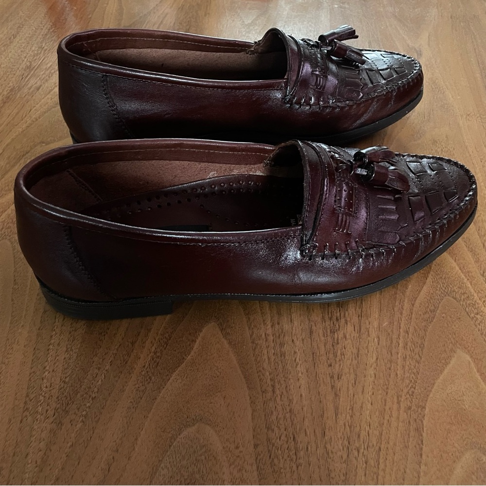 EUC Generra tassel loafers size 8.5
